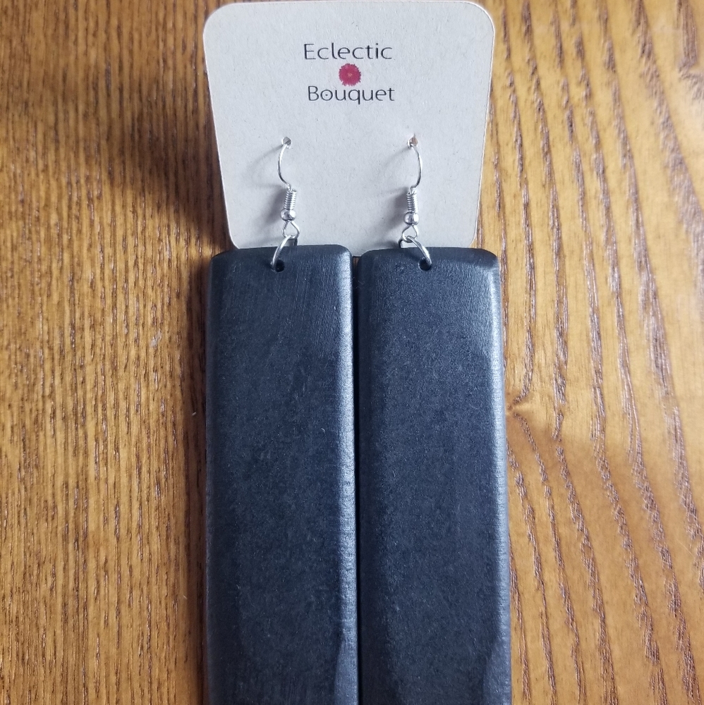 BLACK WOOD RECTANGLE SHAPED EARRINGS
